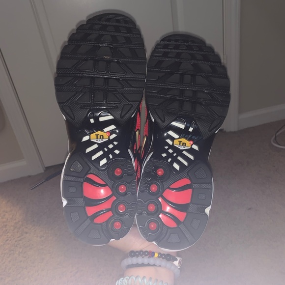 Red and Gold Nike air max Plus Women’s - Picture 4 of 4